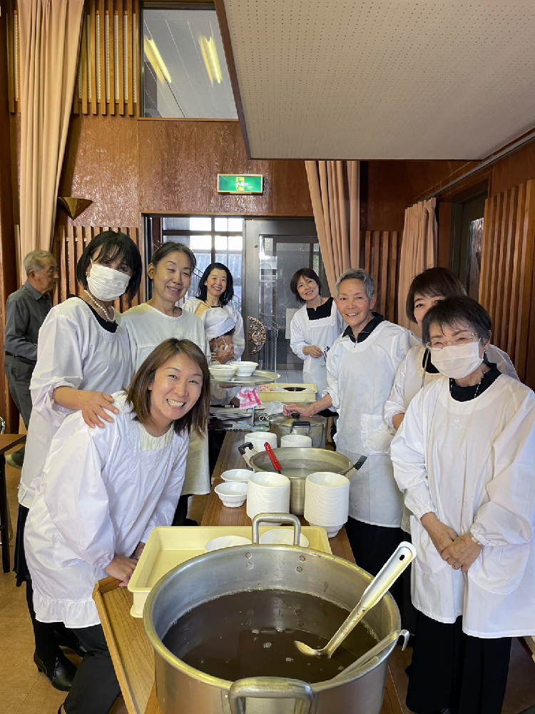 婦人会役員によるおぜんざいのお接待